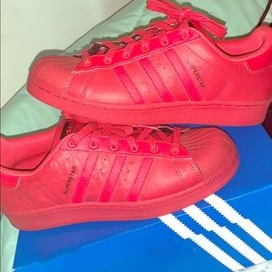 Red Low Top Adidas 🔥🥰